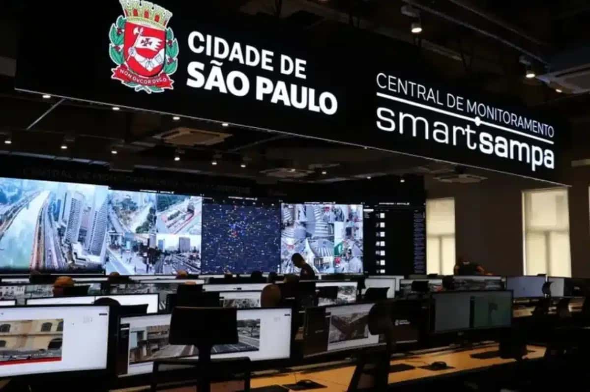 Central de monitoramento do programa Smart Sampa
