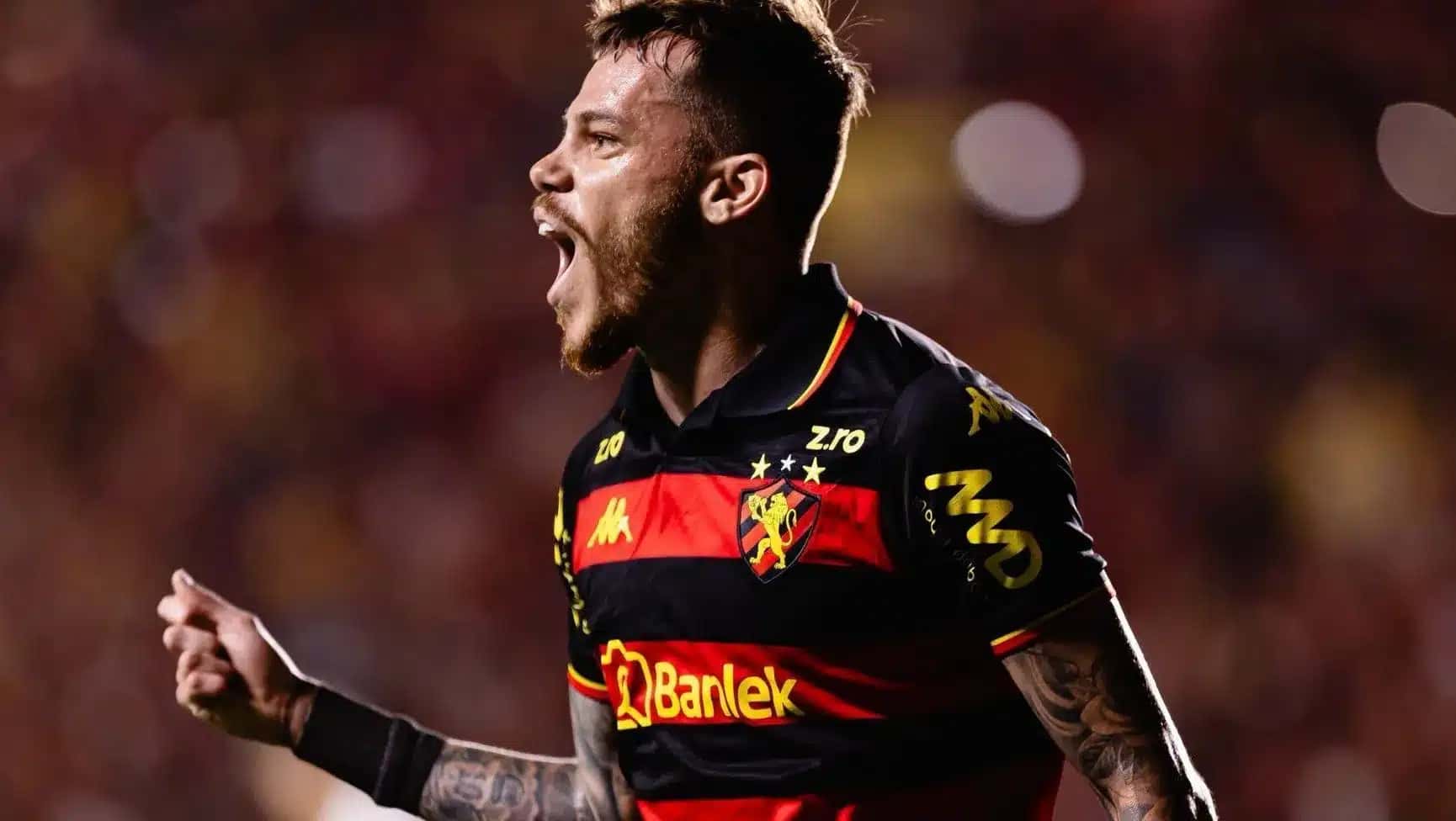 Neto Pessoa celebra seu gol na vitória do Sport sobre São Bernardo