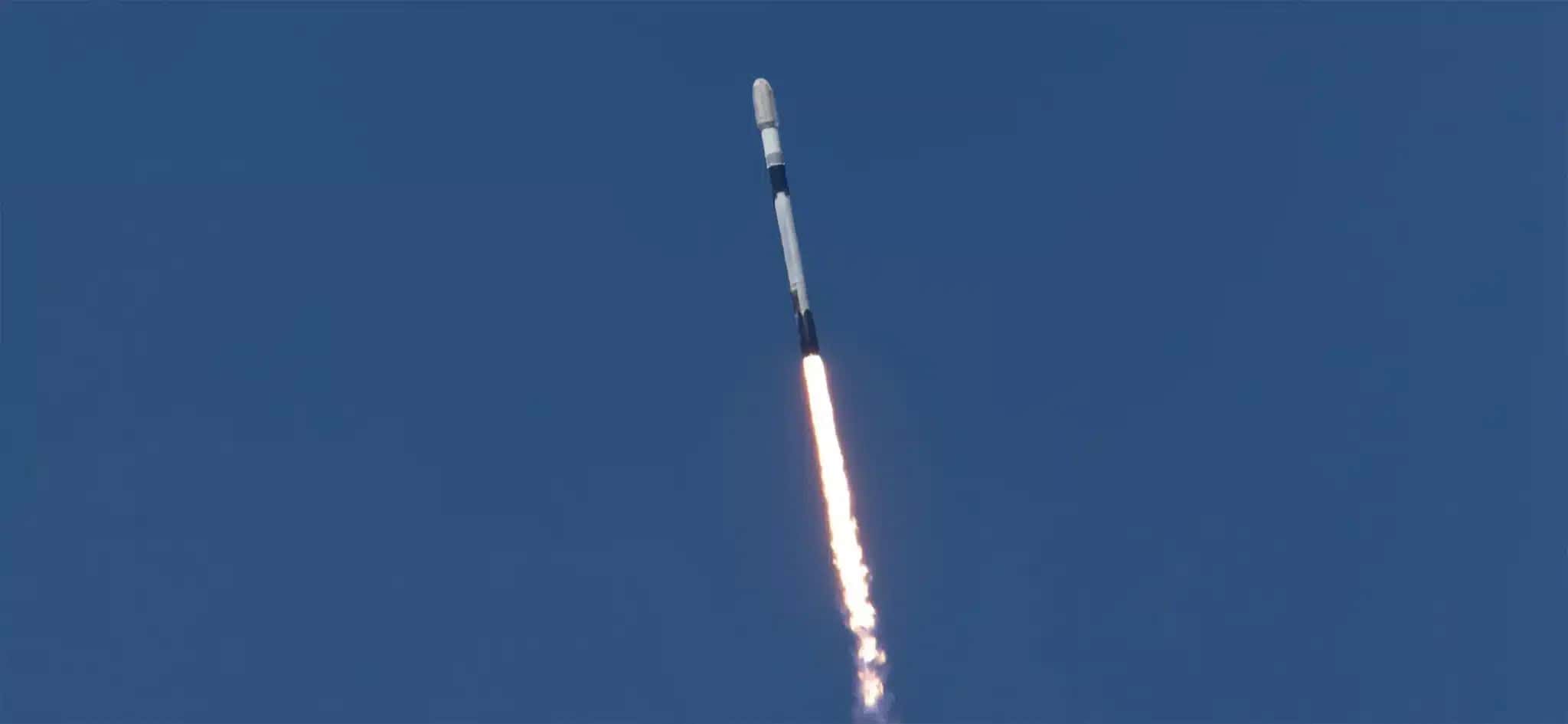 Missão Transporter 18 foi lançada a partir do foguete Falcon 9, da SpaceX
