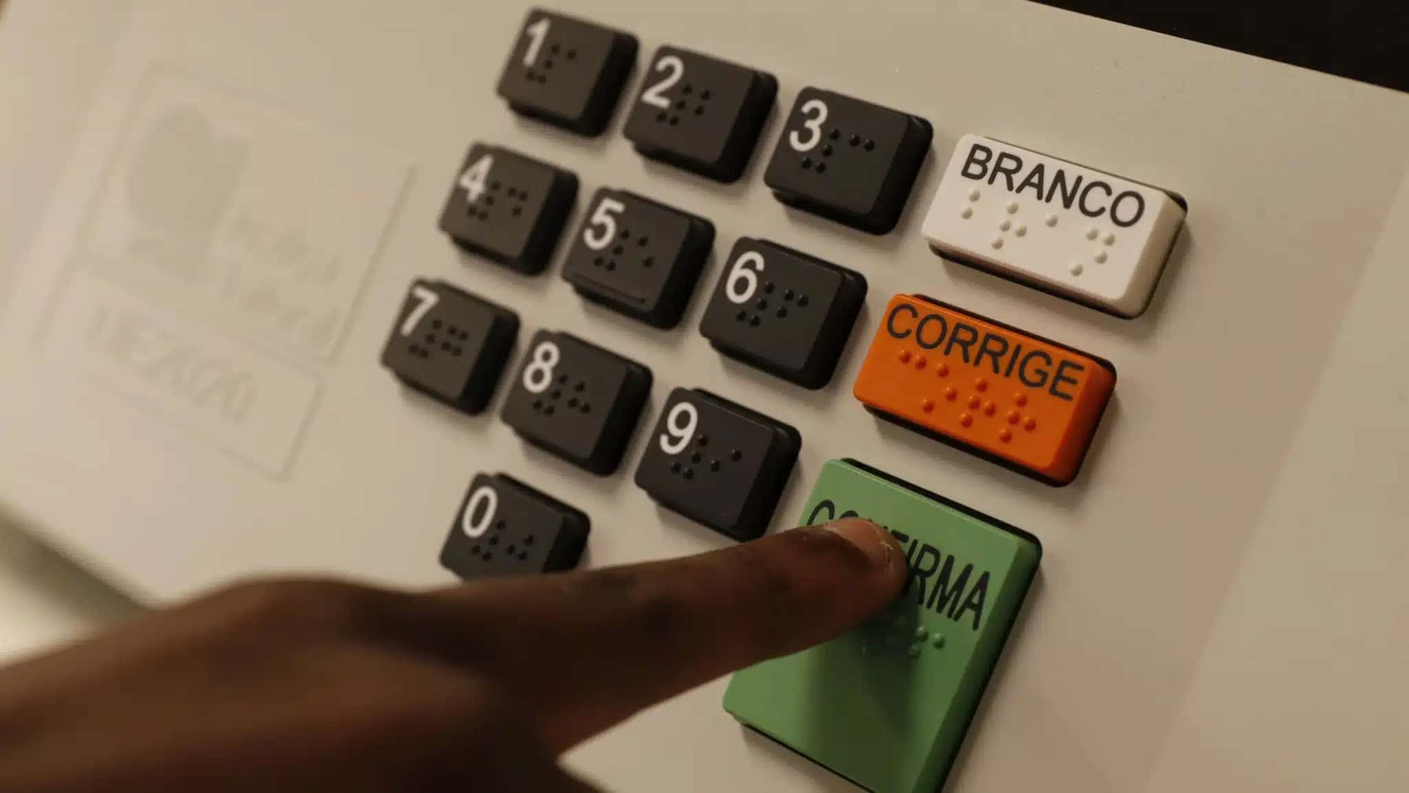 Entenda como funciona o voto em trânsito.