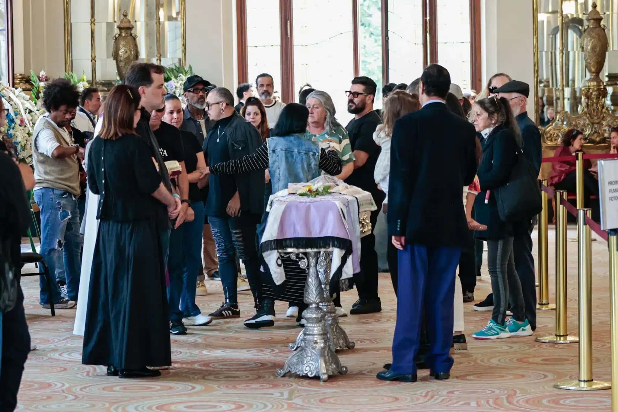 Corpo de Benito di Paula está sendo velado no Theatro Municipal de São Paulo.