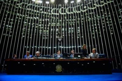 Câmara deve reagendar votação de proposta que diminui períodos de proibição de mandatos