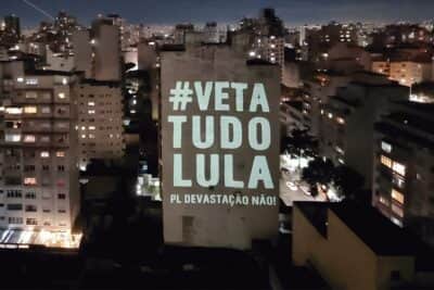 A disputa entre o governo e o Congresso Nacional se intensificou, com o Palácio do Planalto buscando impor vetos presidenciais em