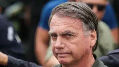 Defesa de Jair Bolsonaro se pronuncia ao STF e nega uso de celular durante prisão domiciliar