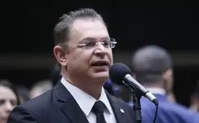 PL Não Apoiará Candidatura de Tarcísio à Presidência, Afirma Sóstenes Cavalcante