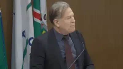Deputado Propõe Porte de Arma na Alego Após Ameaças e Confrontos Graves