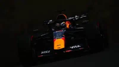 Verstappen supera Russell e lidera último treino livre no GP do Azerbaijão