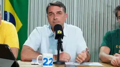 Flávio Bolsonaro critica recuo do PT sobre maioridade penal; PEC sai de pauta