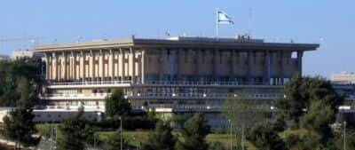 Netanyahu diz ter ‘maioria decisiva’, mas bloco está oito cadeiras abaixo dos 61 necessários