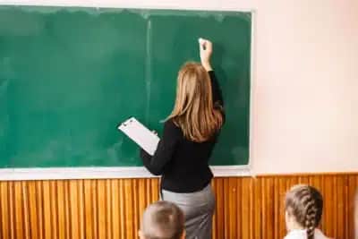 Pesquisa aponta 7 em cada 10 professores com cansaço emocional em 2026