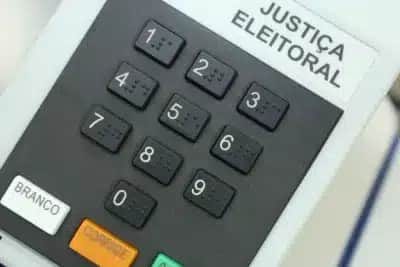 Ordem do voto na urna eletrônica: por que a votação começa pelos deputados