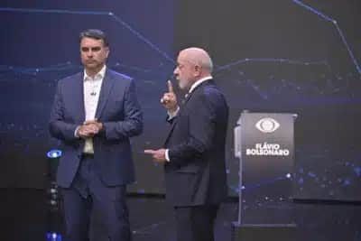 Lula desafia Flávio Bolsonaro a abrir sigilos, e senador ironiza: “não tem celular”