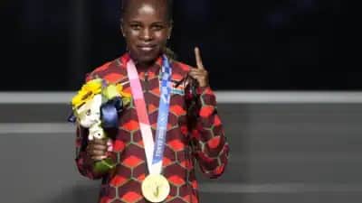 Campeã em Tóquio 2021, Jepchirchir cai no antidoping por EPO e pode perder título de Sydney