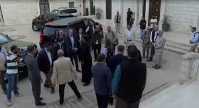 Diplomatas dos EUA vão a Taybeh após colonos atacarem europeus e jornalista americana
