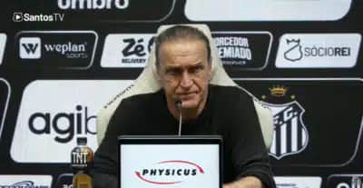 Cuca revela por que discutiu com Gabigol no intervalo do 0 a 0 entre Santos e Palmeiras