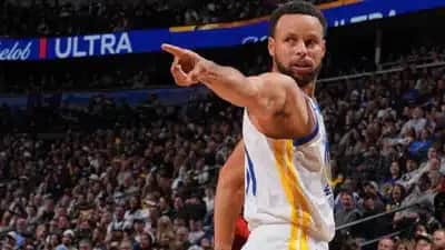 Curry não erra arremesso de quadra, faz 24 pontos e Warriors vencem Nuggets por 134 a 114