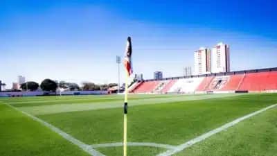 Já rebaixada, Ponte Preta recebe o Fortaleza, que briga pelo acesso na Série B; onde assistir