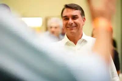 Flávio Bolsonaro visita cúpula da Globo no Rio antes de sabatina no Jornal Nacional