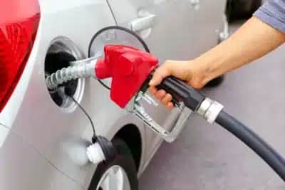 ICMS da gasolina sobe de R$ 1,57 para R$ 1,64 por litro e o do diesel vai a R$ 1,30 em 2027