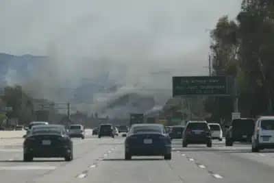 Norte Fire atinge San Juan Capistrano e leva moradores de cinco zonas a receber ordem de retirada