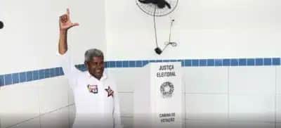 Jerônimo vota em Salvador e diz que Bahia não governa com outro presidente além de Lula