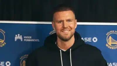 Kristaps Porzingis volta ao Warriors, mas ficará afastado por tempo indeterminado