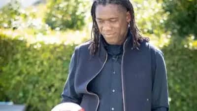 Seedorf é anunciado no Corinthians com aproveitamento de 38,6% como treinador