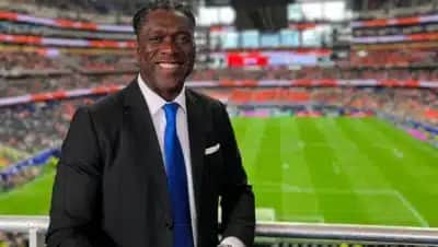 Corinthons anuncia Seedorf como novo técnico após sétima derrota seguida