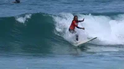Angela Bauer conquista ouro no longboard 60+ aos 62 anos e planeja competir mais