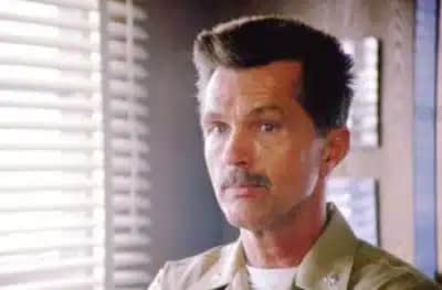 Tom Skerritt, ator de “Top Gun” e “Picket Fences”, morre aos 93 anos nos EUA