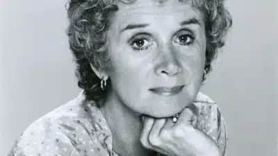Barbara Barrie, indicada ao Oscar, morre aos 95 anos em Nova York após optar por morte assistida