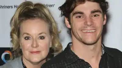 Apesar da paralisia cerebral, RJ Mitte “venceu”, diz a mãe, Dyna, após a morte do ator aos 34 anos