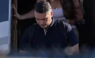 Flávio Bolsonaro deixou o Brasil com apoio de agentes dos EUA e plano previa 3 jatos, diz Clarín