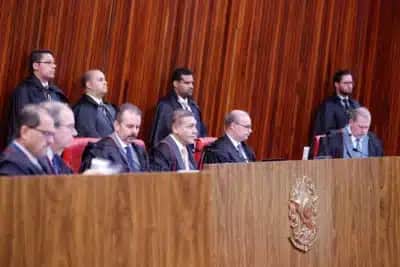 TSE livra Flávio por 4 a 3 em vídeo com Bolsonaro feito por IA; outras decisões da disputa