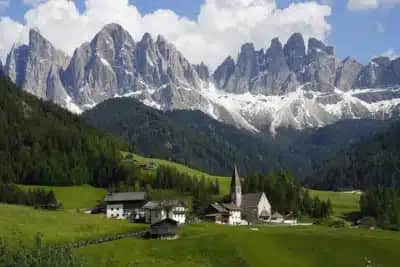Americana de 36 anos morre ao cair mais de 300 metros em trilha nas Dolomitas, na Itália