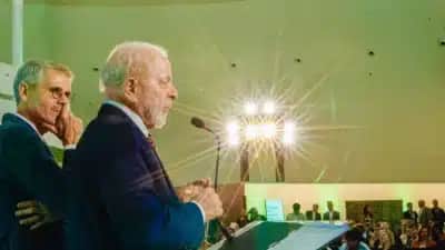 Flávio Bolsonaro chega favorito à última semana, mas Lula encurta a distância no segundo turno