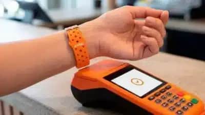 Inter Ring custa de R$ 465 a R$ 777 e paga por aproximação sem precisar de recarga