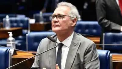 Renan Calheiros perde eleição e deixa o Senado após 32 anos de mandato