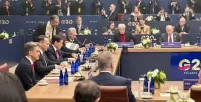 Mauro Vieira e Marco Rubio se cumprimentam no G20, em Atlanta, e marcam bilateral para dezembro