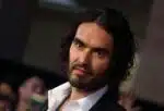 Russell Brand nega envolvimento em acusações de agressão sexual