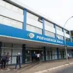 Servidores do Instituto Nacional do Seguro Social (INSS) entraram em greve por tempo indeterminado. Eles reivindicam reajuste salarial de 27,5% e melhores condições de trabalho (Marcelo Camargo/Agência Brasil)