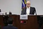 O ministro Moraes ironiza a demora no intervalo do almoço, em resposta à justificativa de Heleno