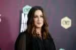 A cantora Alanis Morissette relata ainda estar lidando com essa questão