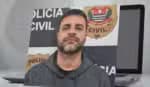 Médico fraudulento é acusado de homicídio de pacientes e de simular seu próprio falecimento e se entrega às autoridades policiais