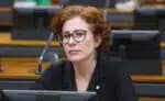 Zambelli opta por nomear advogado para representá-la na defesa no Brasil