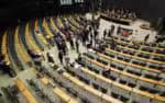Parlamento rebate falta de vontade em redução de gastos