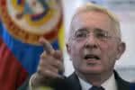 Álvaro Uribe é considerado culpado de suborno em processo relacionado a paramilitares