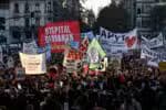Milhares de pessoas demonstram na Argentina em oposição a medidas de corte de Milei na saúde pública