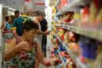 Índice de Confiança do Consumidor brasileiro registra alta em julho, aponta levantamento da FGV