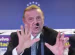 Brasil, Rio de Janeiro, RJ, 12/03/2012. O novo presidente da Confederação Brasileira de Futebol (CBF), José Maria Marin, concede entrevista na sede da entidade na Barra da Tijuca, zona oeste do Rio de Janeiro. Marin leu uma carta redigida por Ricardo Teixeira que anunciava oficialmente a sua renúncia da presidência da CBF. O dirigente já havia se licenciado do cargo na semana passada, por motivos de saúde, mas decretou a sua saída definitiva do cargo que assumiu em 1989. O dirigente também confirmou a sua demissão do cargo de presidente do Comitê   Organizador Local (COL) da Copa do Mundo de 2014, posto que também será assumido por Marin. - Crédito:TASSO MARCELO/ESTADÃO CONTEÚDO/AE/Codigo imagem:108677
